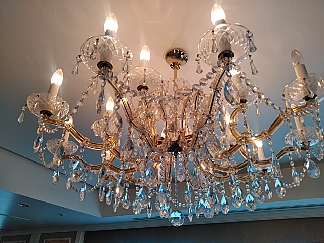 シャンデリアクリーニング.JPG