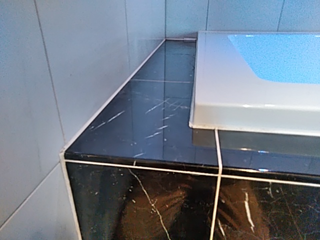 浴槽天板研磨後光沢あり