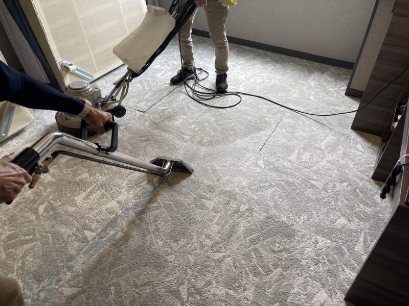 客室のカーペットクリーニング