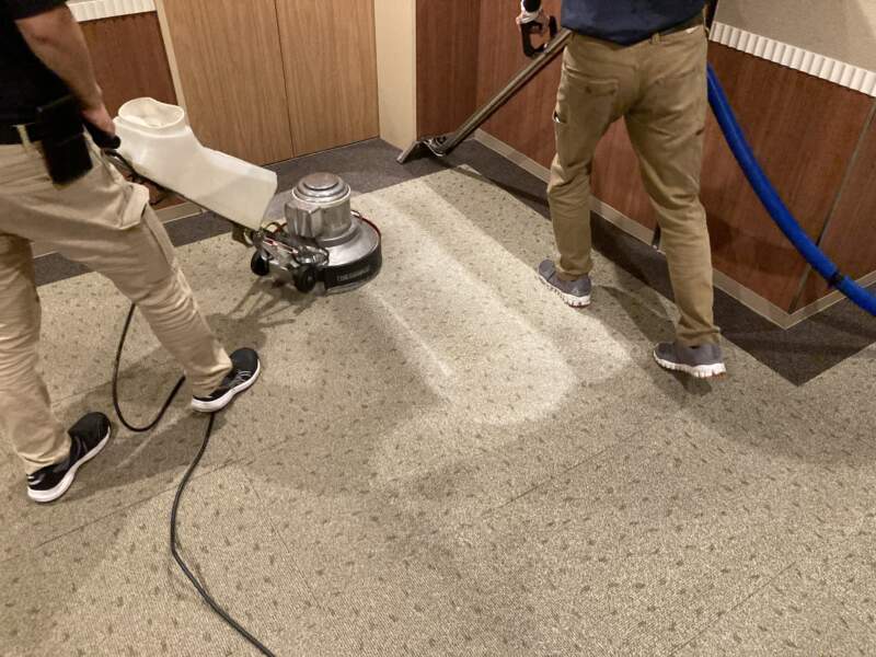 客室のカーペットクリーニング