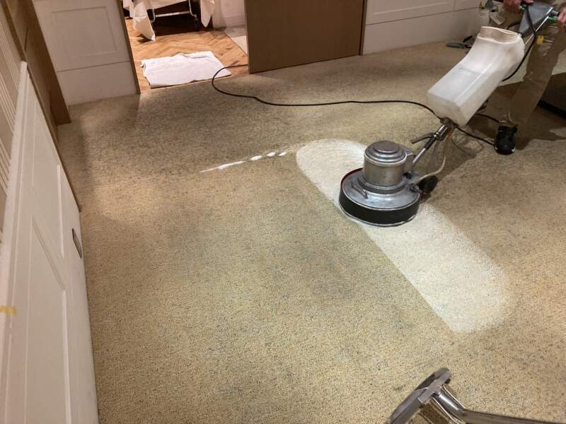 カーペットクリーニング